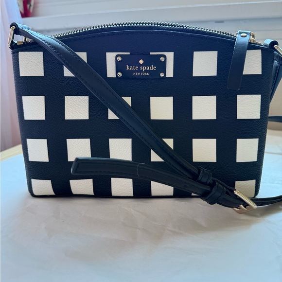 kate spade Handbags - Kate Spade Grove Street Crossbody bag in Pop Art pattern